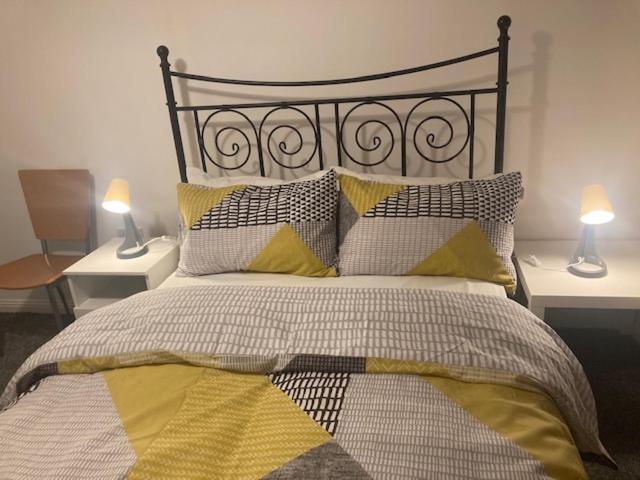 Сasa de vacaciones , 3 Bed 6 Guests Free Parking Near M25 Jct9, World Of Adv Resort, Kingston, Epsom, Great For Families & Groups *