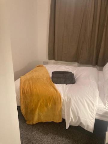 , 3 Bed 6 Guests Free Parking Near M25 Jct9, World Of Adv Resort, Kingston, Epsom, Great For Families & Groups Сasa de vacaciones