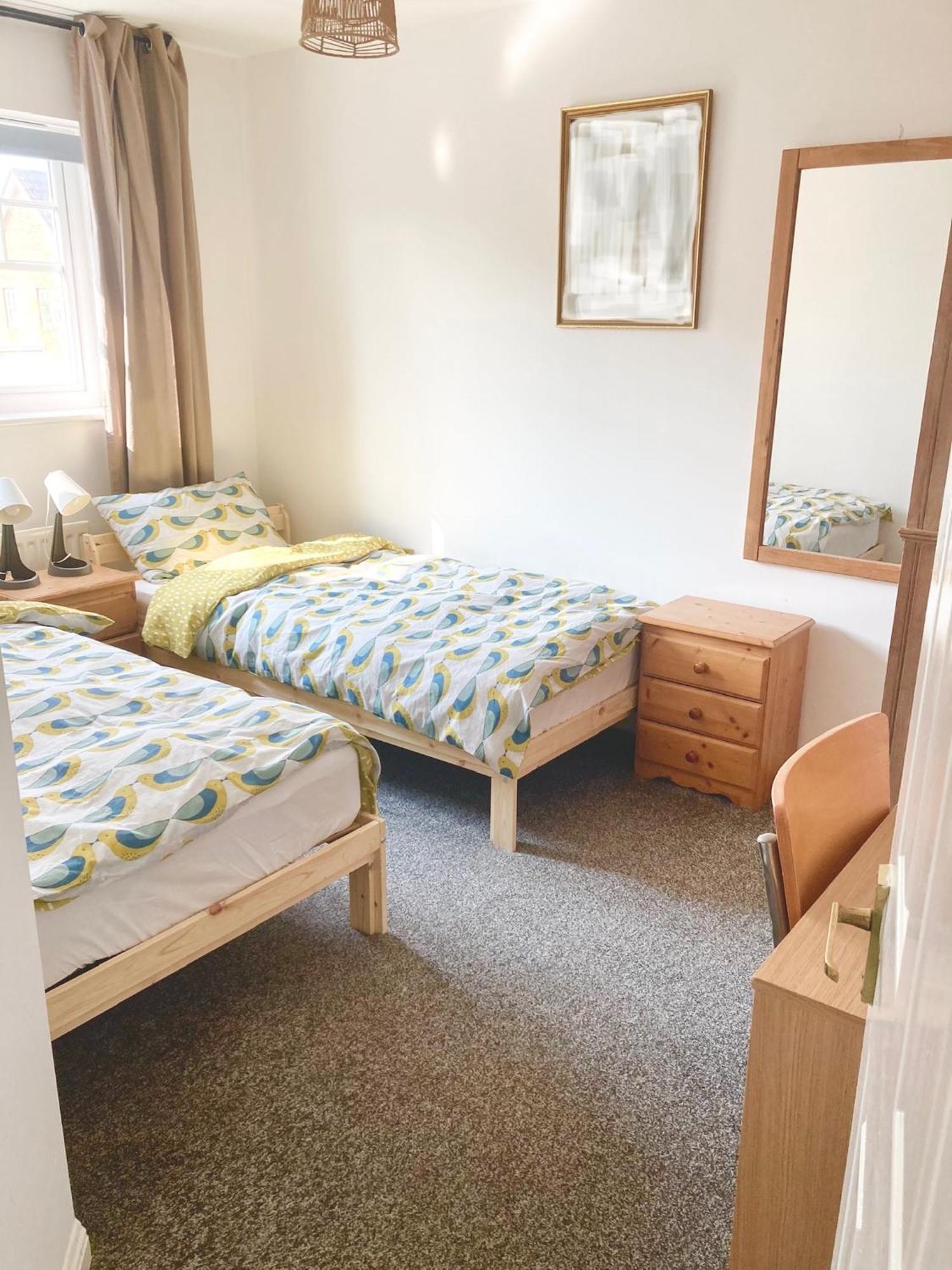 Дом отдыха , 3 Bed 6 Guests Free Parking Near M25 Jct9, World Of Adv Resort, Kingston, Epsom, Great For Families & Groups