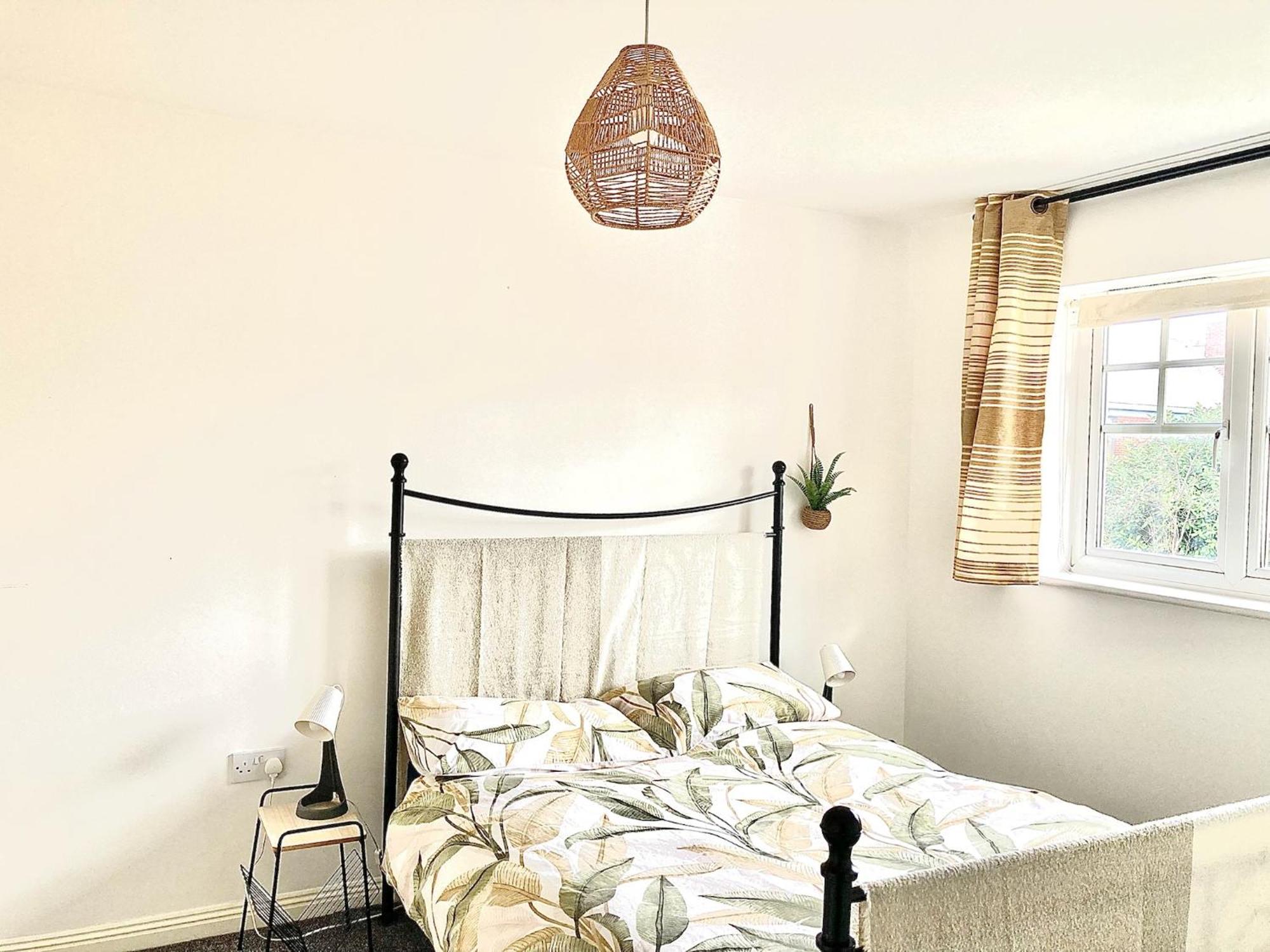 Дом отдыха , 3 Bed 6 Guests Free Parking Near M25 Jct9, World Of Adv Resort, Kingston, Epsom, Great For Families & Groups