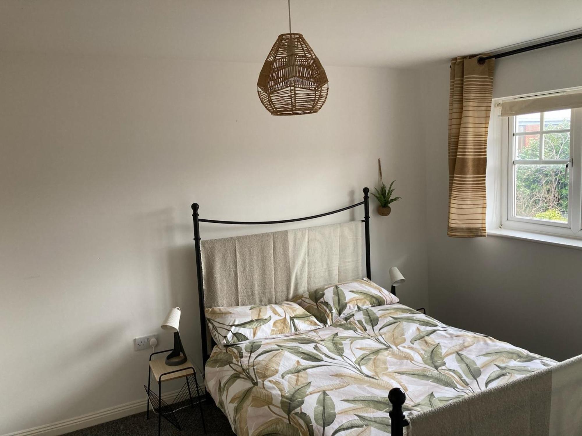 , 3 Bed 6 Guests Free Parking Near M25 Jct9, World Of Adv Resort, Kingston, Epsom, Great For Families & Groups * Chessington
